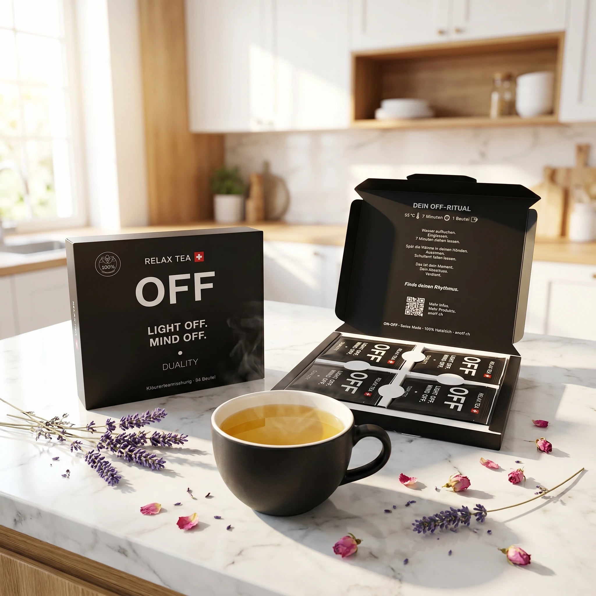 OFF TEE RELAX TEA – Bio-Kräutertee Verpackung offen und geschlossen mit schwarzer Tasse, Lavendel Kräuterteemischung koffeinfrei, natürliche Nahrungsergänzung Abendritual, ONOFF Duality Swiss Made