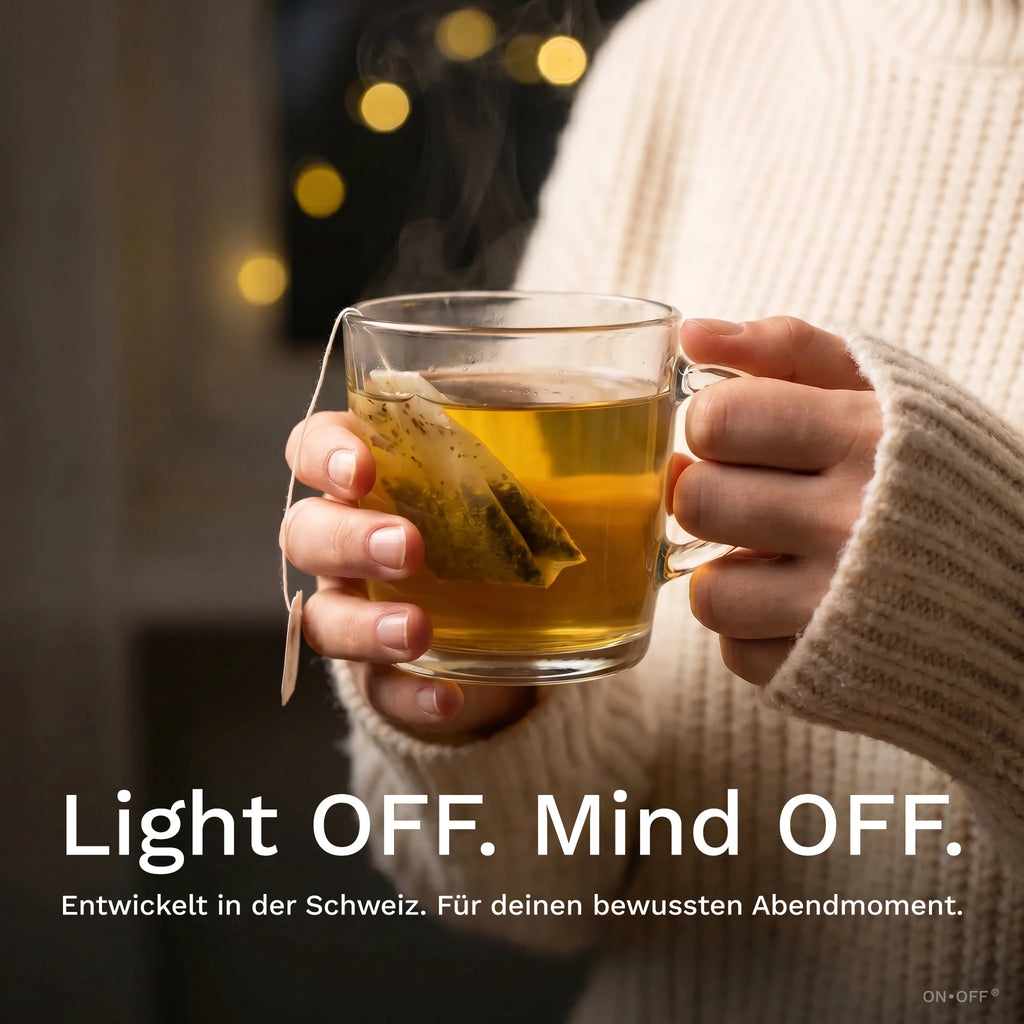 OFF TEE RELAX TEA – Frauenhände halten dampfende Teetasse im Abendlicht, Light OFF Mind OFF, ONOFF Duality Swiss Made
