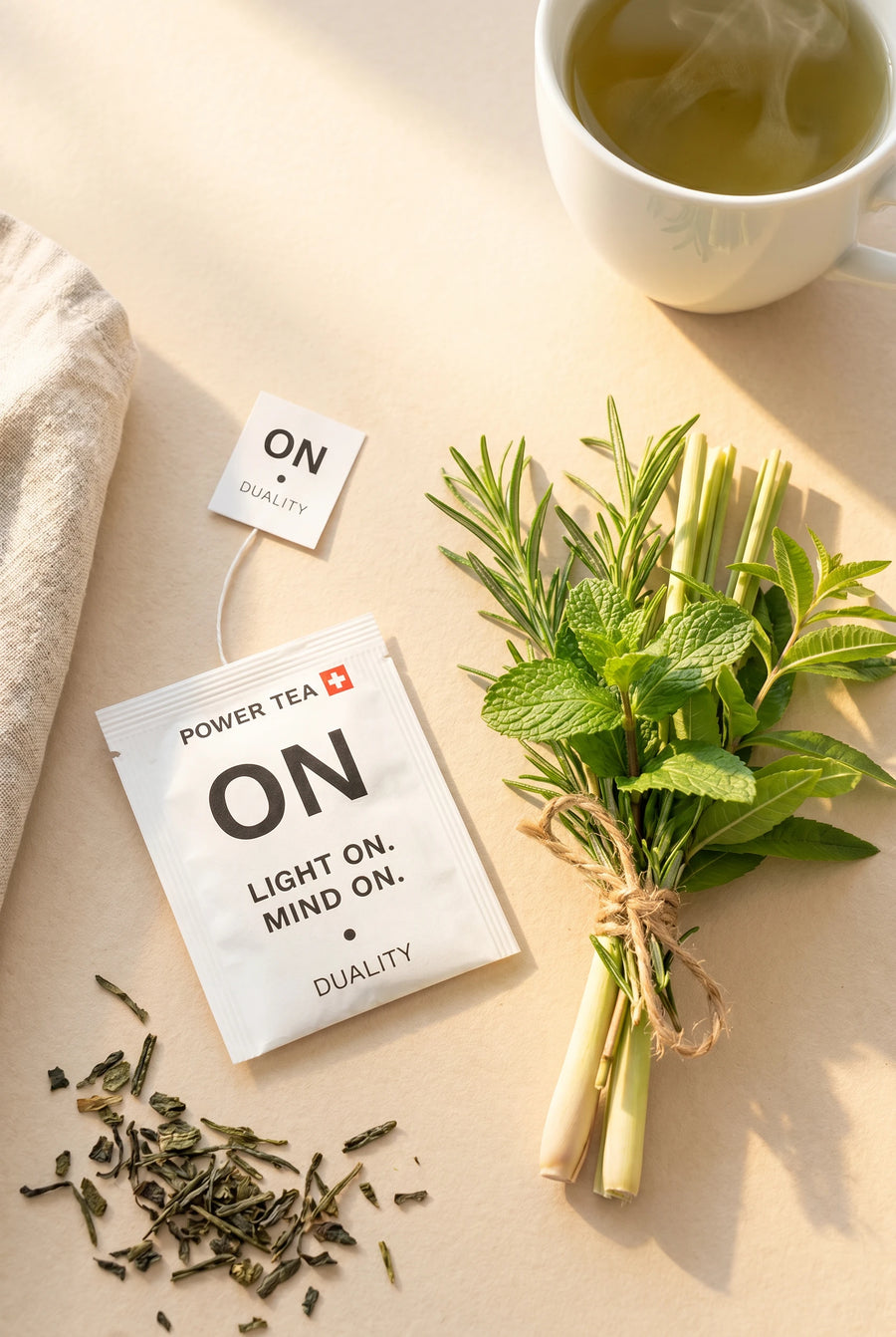 ON TEE – POWER TEA von ONOFF Duality. 10 Bio-Kräuter mit Sencha Grüntee: Zitronenverbene, Zitronengras, Marokkanische Minze, Rosmarin, Brennnessel, Zitronenmelisse, Tulsi, Schafgarbe und Rosenblüten. Koffeinhaltig, Swiss Made, vegan. 24 Beutel à 1.3g.
