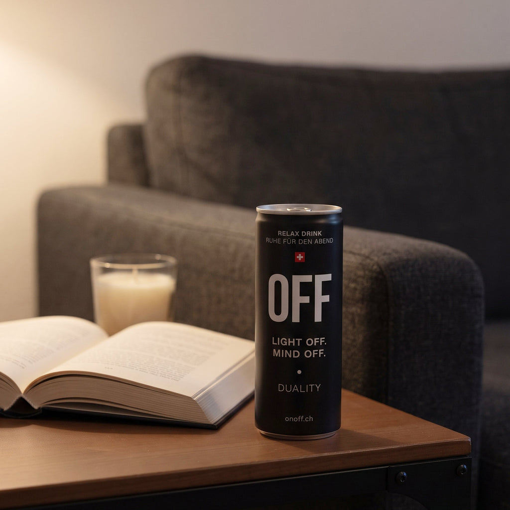 Getränk zum Abschalten am Abend: OFF Relax Drink beim Lesen – die alkoholfreie und koffeinfreie Feierabend-Alternative.